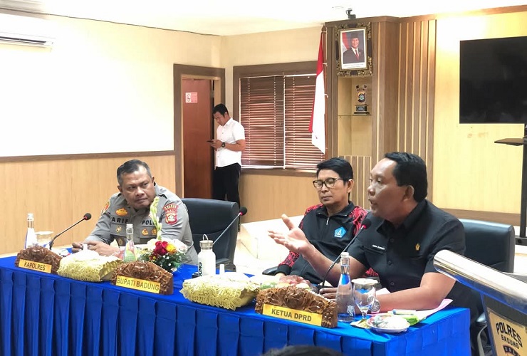 Ketua DPRD Badung Hadiri Rakor Terkait Aktivitas Hiburan Malam