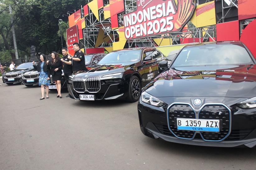 Mewah! 15 Mobil BMW Jadi Transportasi Atlet Indonesia Open 2025  - Bagian 2