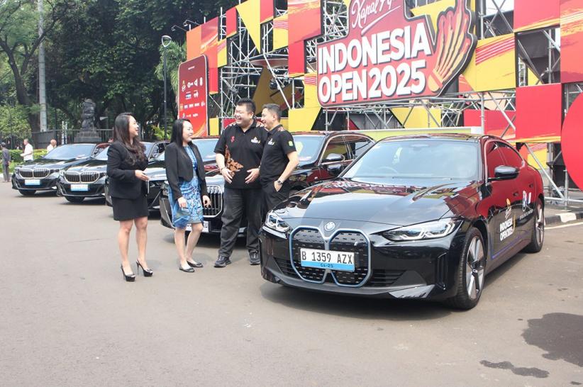 Mewah! 15 Mobil BMW Jadi Transportasi Atlet Indonesia Open 2025  - Bagian 1