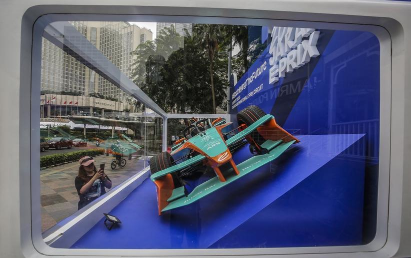 Penampakan Mobil Balap Formula E Parkir di Bundaran HI - Bagian 2
