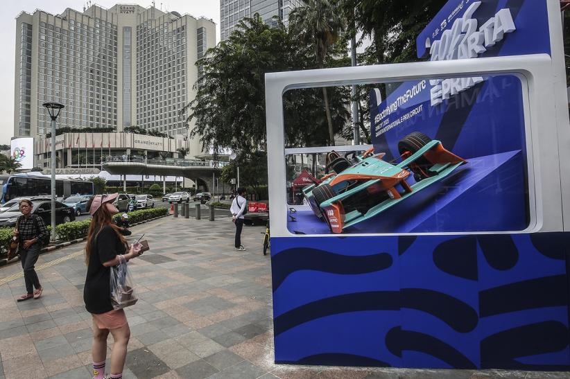 Penampakan Mobil Balap Formula E Parkir di Bundaran HI - Bagian 5