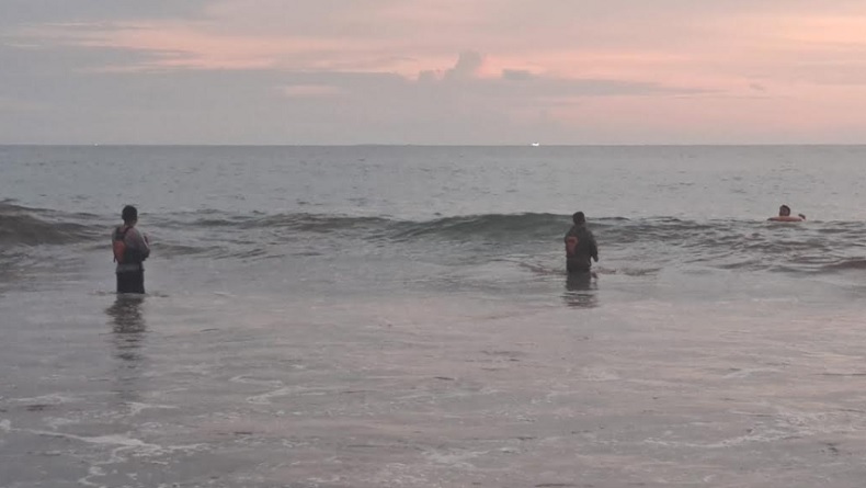 Pria Tenggelam di Pantai Koto Marapak, Pencarian Terkendala Ombak Besar