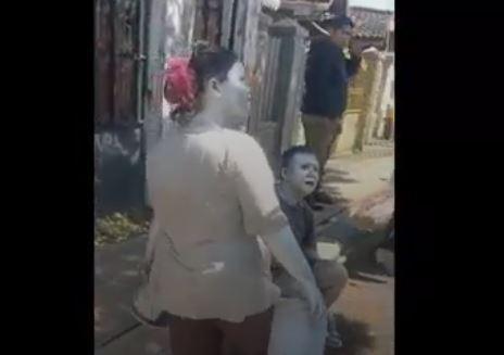 title 3 Manusia Silver Terjaring Razia di Pasuruan, Dihukum Bersihkan Toilet Umum 3 Manusia Silver Terjaring Razia di Pasuruan, Dihukum Bersihkan Toilet Umum