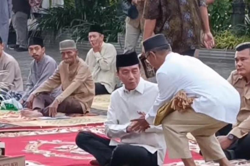 Momen Kehangatan Jokowi Salat Iduladha di Solo, Sarapan Sup Bunga Matahari Bersama Warga