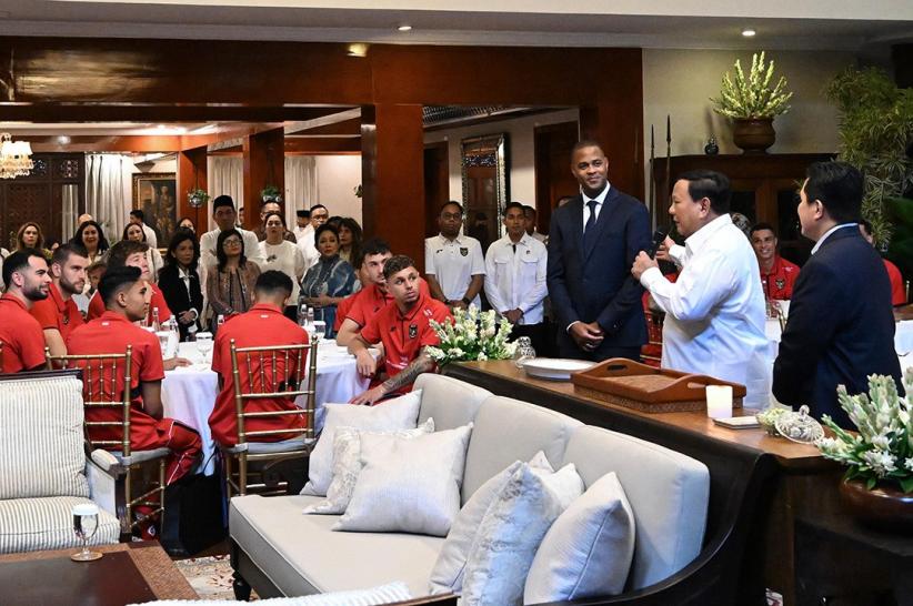 Momen Timnas Indonesia Disambut Hangat Presiden Prabowo Usai Kalahkan China - Bagian 3