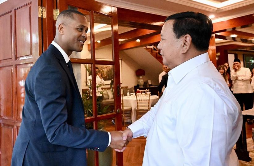 Momen Timnas Indonesia Disambut Hangat Presiden Prabowo Usai Kalahkan China - Bagian 4