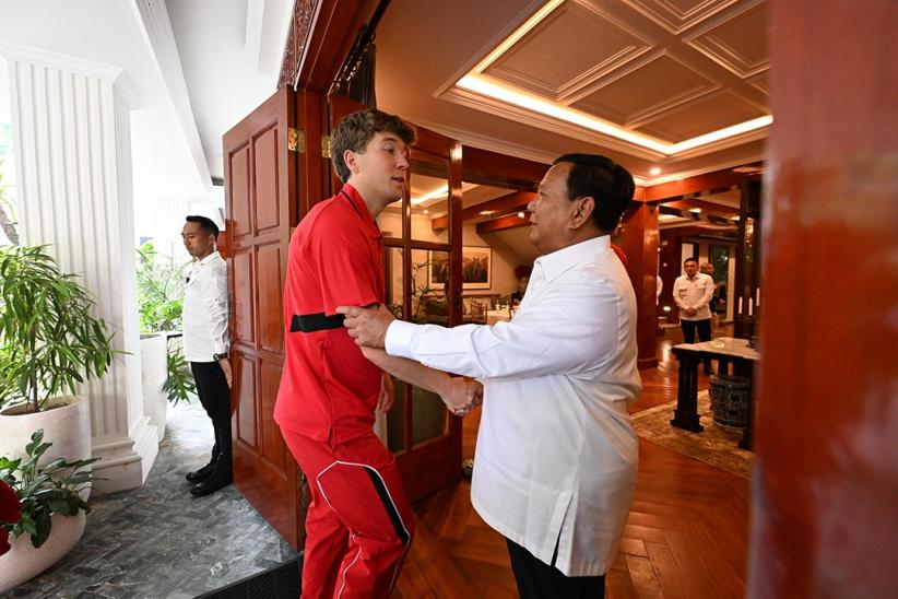 Momen Timnas Indonesia Disambut Hangat Presiden Prabowo Usai Kalahkan China - Bagian 5