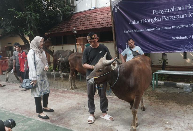 Penyerahan Bantuan Ratusan Hewan Kurban Iduladha 1446 H - Bagian 1