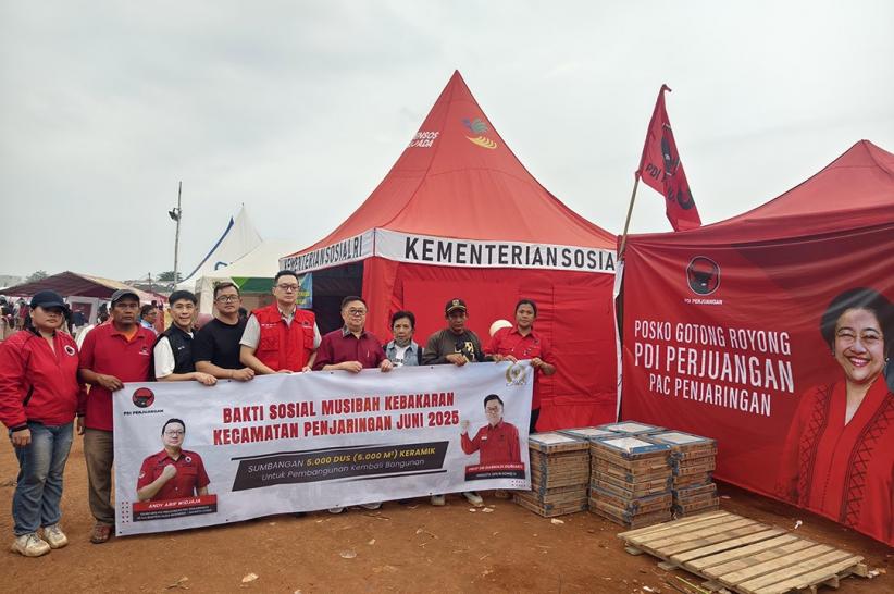 Penyerahan Bantuan untuk Korban Kebakaran Kapuk Muara  - Bagian 3