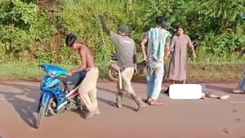 title Belok Mendadak Tanpa Sein, Pemotor Emak-Emak di Kolaka Utara Tewas Ditabrak dari Belakang Belok Mendadak Tanpa Sein, Pemotor Emak-Emak di Kolaka Utara Tewas Ditabrak dari Belakang