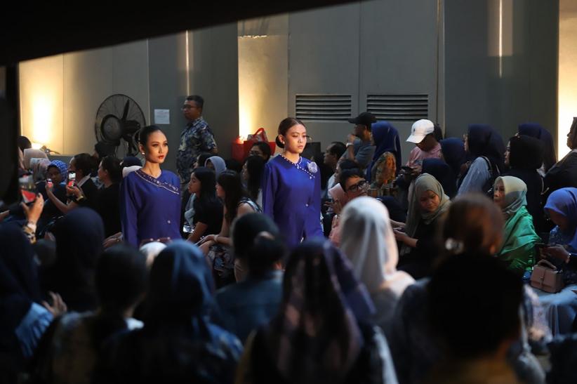 Potret 498 Perempuan Memakai Keindahan Wastra Nusantara - Bagian 2