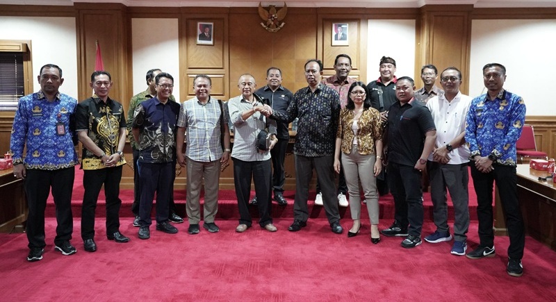 title DPRD Badung Gelar Rapat Mediasi Keluhan Penyanding antara KutaBex Hotel dengan PT BITC DPRD Badung Gelar Rapat Mediasi Keluhan Penyanding antara KutaBex Hotel dengan PT BITC