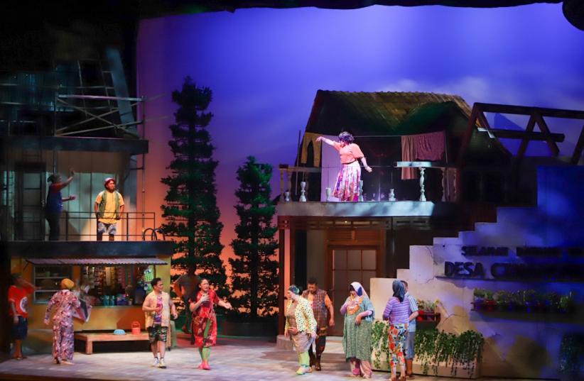 Keseruan Panggung Musikal Keluarga Cemara - Bagian 1