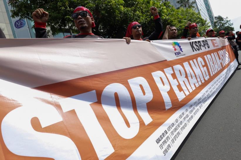 Ratusan Buruh Geruduk Kantor PBB di Jakarta, Desak Hentikan Perang Iran-Israel - Bagian 4