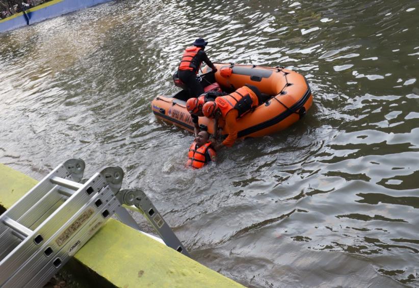 Operasi Penyelamatan di Aliran Sungai Ciliwung - Bagian 5