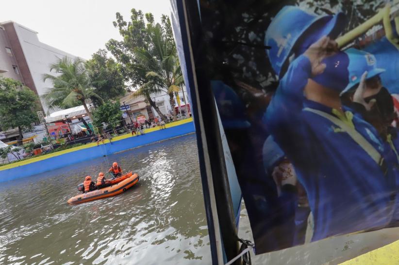 Operasi Penyelamatan di Aliran Sungai Ciliwung - Bagian 3