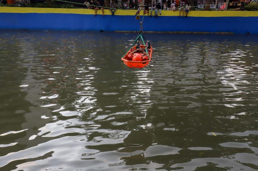 Operasi Penyelamatan di Aliran Sungai Ciliwung - Bagian 7