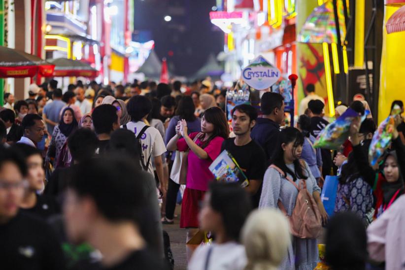 Hari Pertama Jakarta Fair 2025 Dipadati Ribuan Orang - Bagian 3