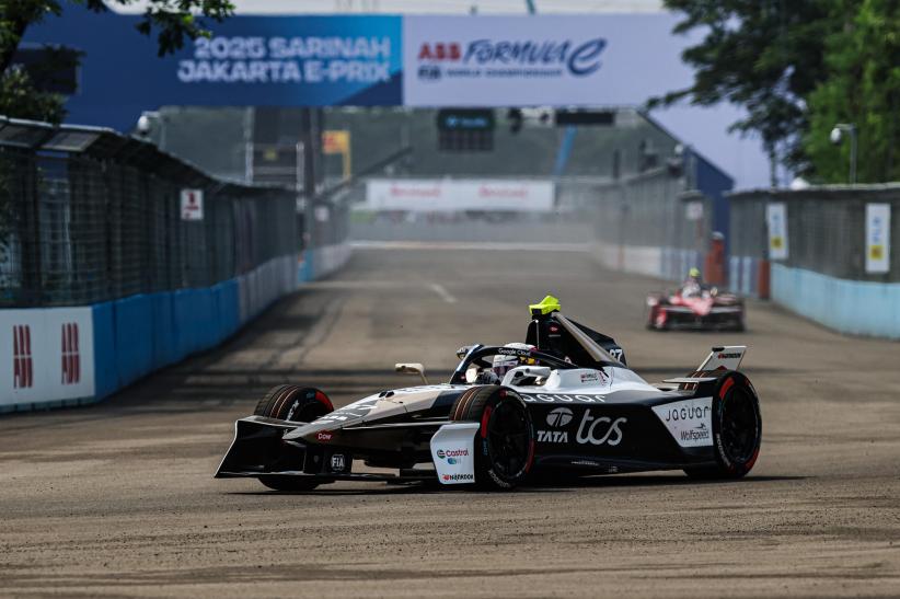 Tercepat! Jake Dennis Pole Position Formula E Jakarta 2025 - Bagian 4
