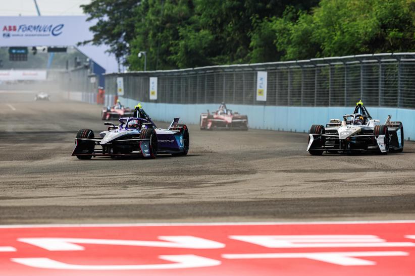 Tercepat! Jake Dennis Pole Position Formula E Jakarta 2025 - Bagian 2