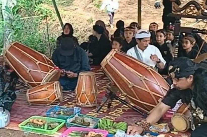 Tradisi Hajat Cai Jelang Musim Panen di Bandung Barat, Warga Bersihkan Sungai Pasirpogor
