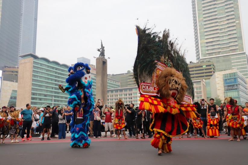 Aksi Reog dan Barongsai Menghibur Pengunjung CFD - Bagian 3