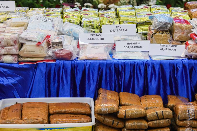 Penampakan 683,8 Kg Narkoba Disita BNN dan Bea Cukai - Bagian 4