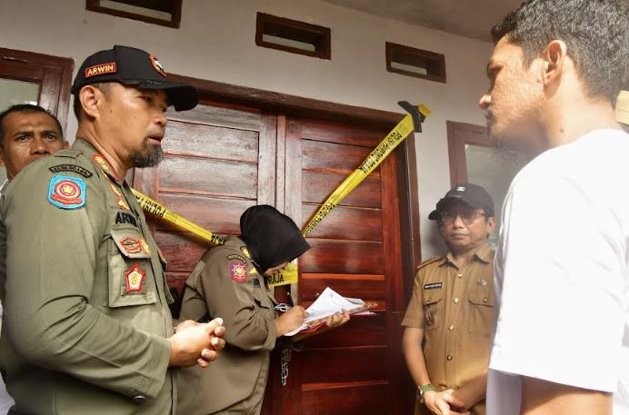 title Satpol PP Tertibkan Perumahan Ilegal di Kawasan GOR Sudiang Makassar Satpol PP Tertibkan Perumahan Ilegal di Kawasan GOR Sudiang Makassar