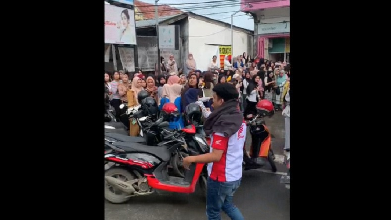 Berburu Diskon Berujung Petaka di Bone, 4 Orang Terkena Pecahan Kaca Toko