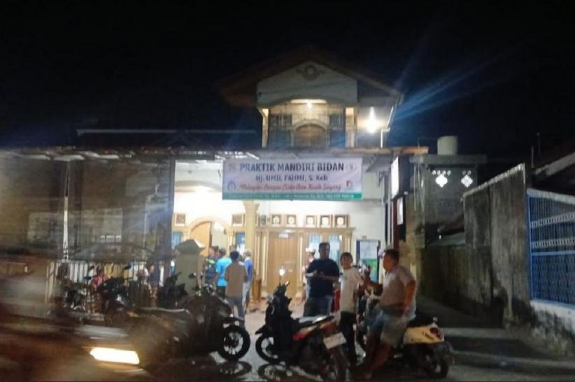 Geger Penemuan Bayi Perempuan di Padang, Diduga Dibuang Pria-Wanita Misterius