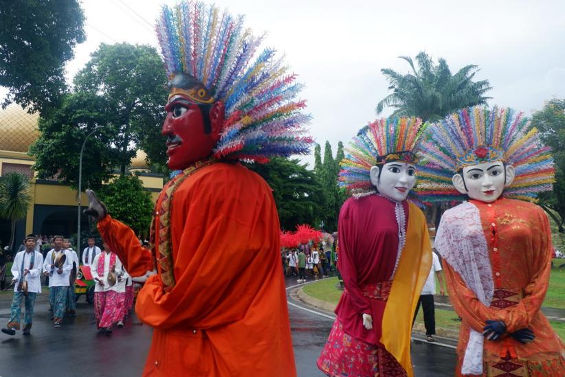 Atraksi Parade Ondel-Ondel dan Palang Pintu Hibur Pengunjung TMII - Bagian 4