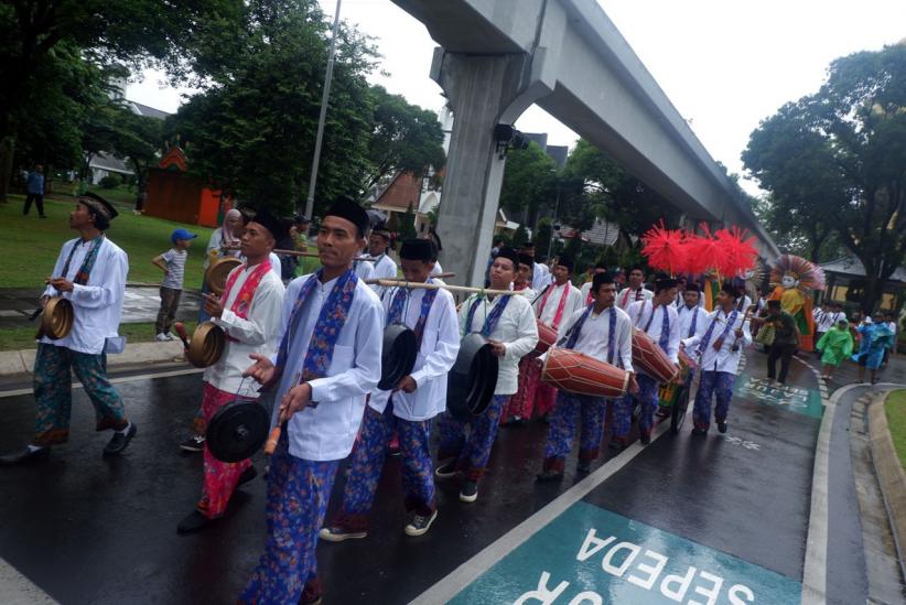 Atraksi Parade Ondel-Ondel dan Palang Pintu Hibur Pengunjung TMII - Bagian 2
