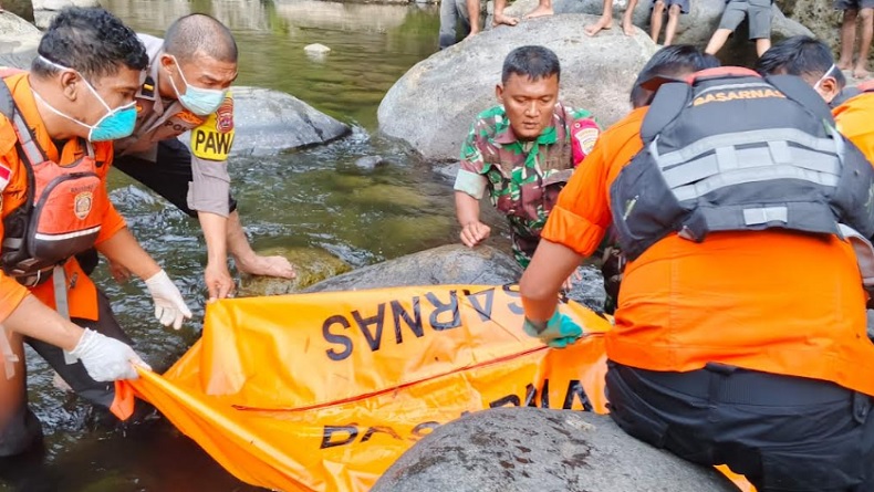 Warga Padang Dikejutkan Temuan Mayat Tanpa Identitas Tersangkut di Sungai Lubuk Minturun