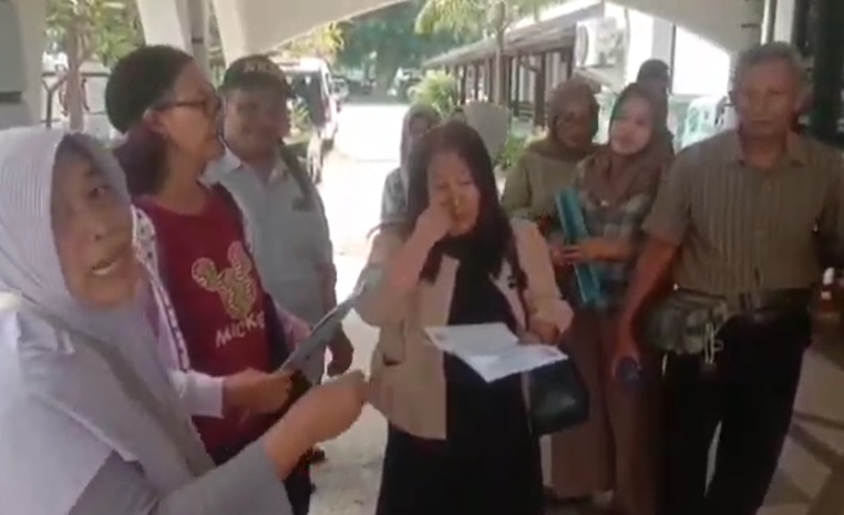 Puluhan Orang Tua Datangi Disdik Madiun Protes SPMB Jalur Domisili