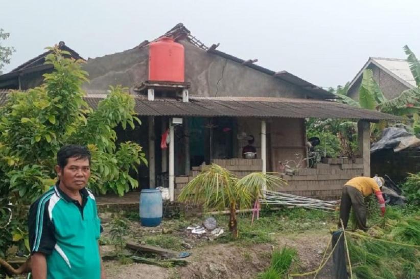 Diterjang Angin Puting Beliung, 72 Rumah Warga di Lampung Selatan Rusak