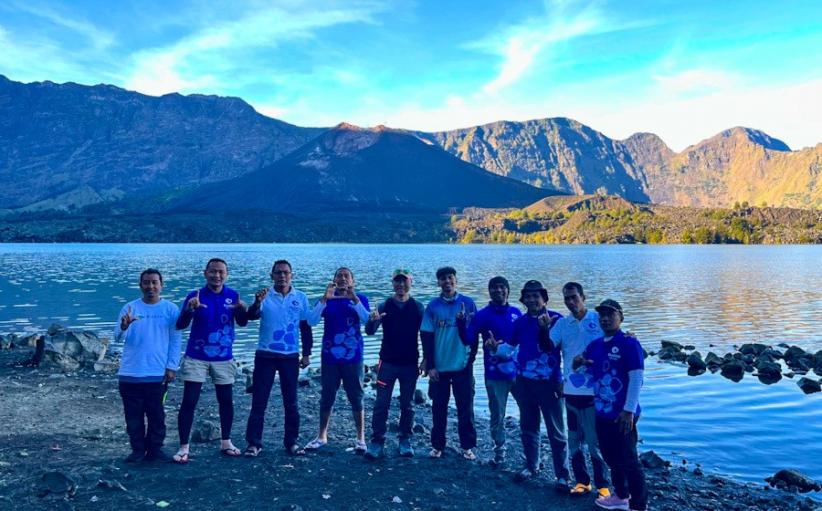 Aksi Bersih-Bersih Gunung Rinjani - Bagian 4