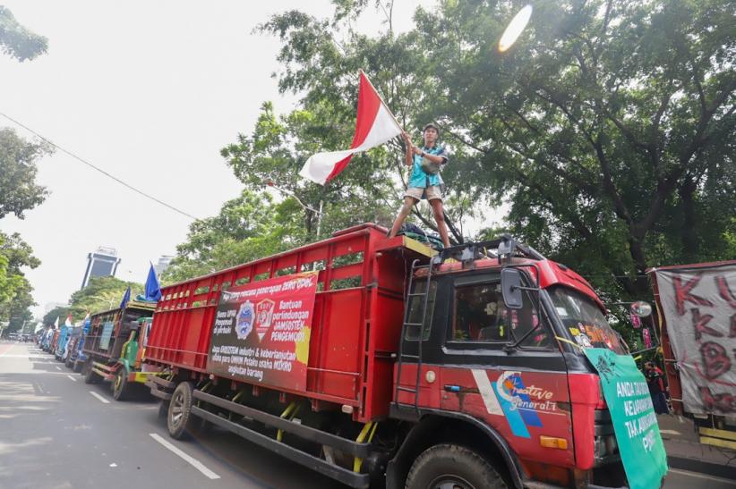 Ratusan Sopir Truk Unjuk Rasa Tolak Kebijakan Zero ODOL - Bagian 3