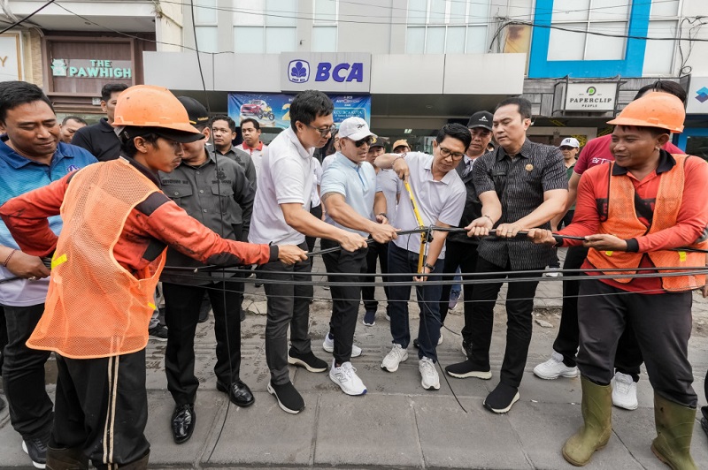 title Bupati Badung Tertibkan Kabel Provider Demi Estetika Destinasi Pariwisata Bupati Badung Tertibkan Kabel Provider Demi Estetika Destinasi Pariwisata