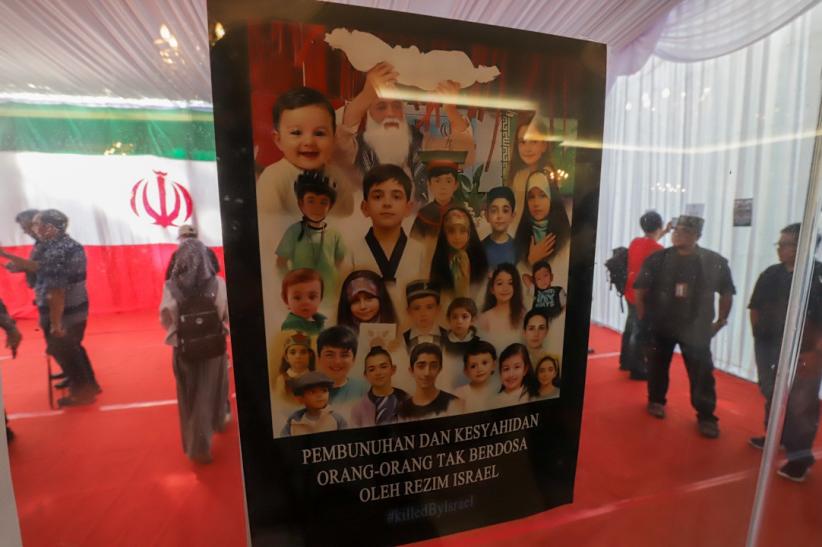 Beri Dukungan, Warga Berdatangan ke Kediaman Dubes Iran - Bagian 6