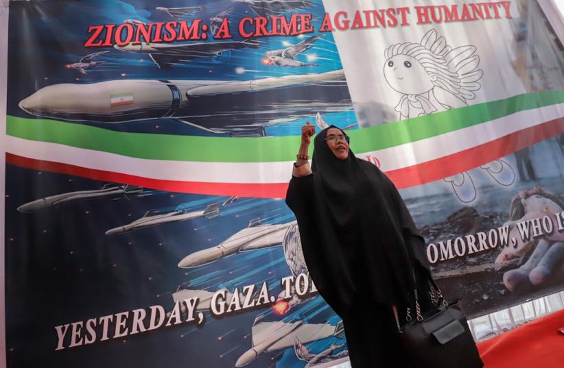 Beri Dukungan, Warga Berdatangan ke Kediaman Dubes Iran - Bagian 4