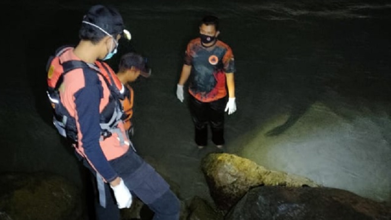 Mayat Pria Ditemukan Terjepit Batu di Pantai Pasir Putih, Identitas Belum Diketahui