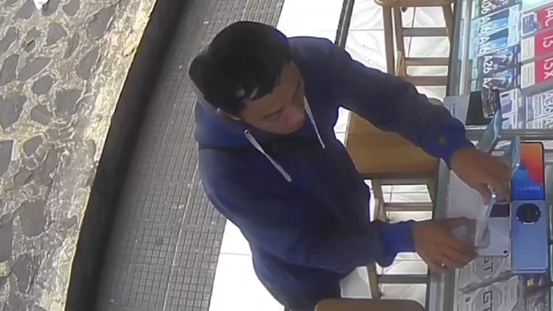 Viral! Maling Apes Terekam CCTV Konter HP di Banjarnegara, yang Dicuri Ternyata Replika