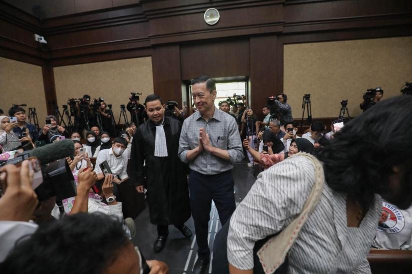 Senyum Tom Lembong Dituntut 7 Tahun Penjara dalam Kasus Impor Gula - Bagian 2