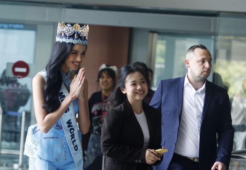 Potret Miss World 2025 Opal Suchata Chuangsri Tiba di Bandara Soetta - Bagian 6