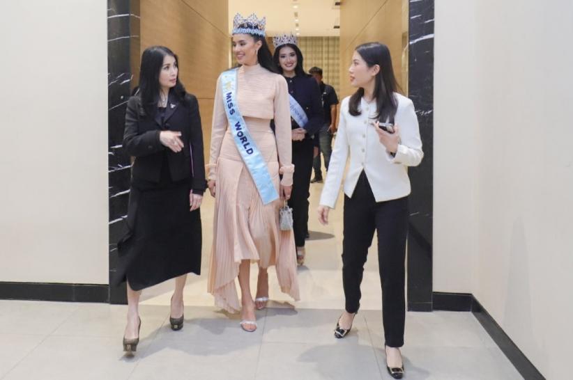 Eksklusif! Momen Miss World 2025 Opal Suchata Kunjungi vozpublica Tower - Bagian 4