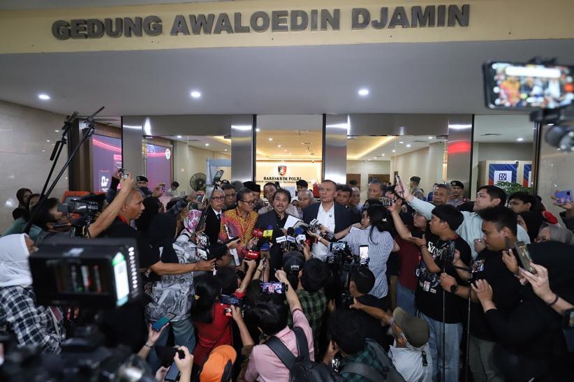 Roy Suryo Ungkap Ijazah Jokowi Dinilai Palsu - Bagian 5