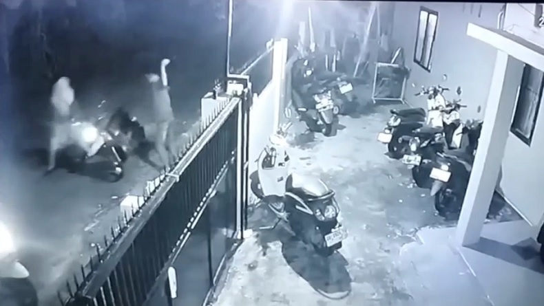 Begal Bersenjata Tajam di Makassar Terekam CCTV, Kini Ditangkap Polisi