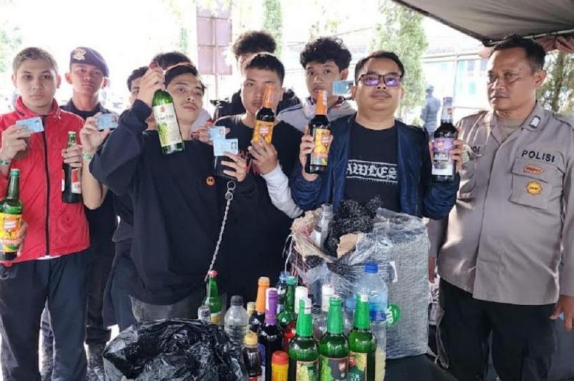 Pengamanan Piala Presiden 2025 di Stadion Jalak Harupat, Polisi Sita Miras hingga Flare