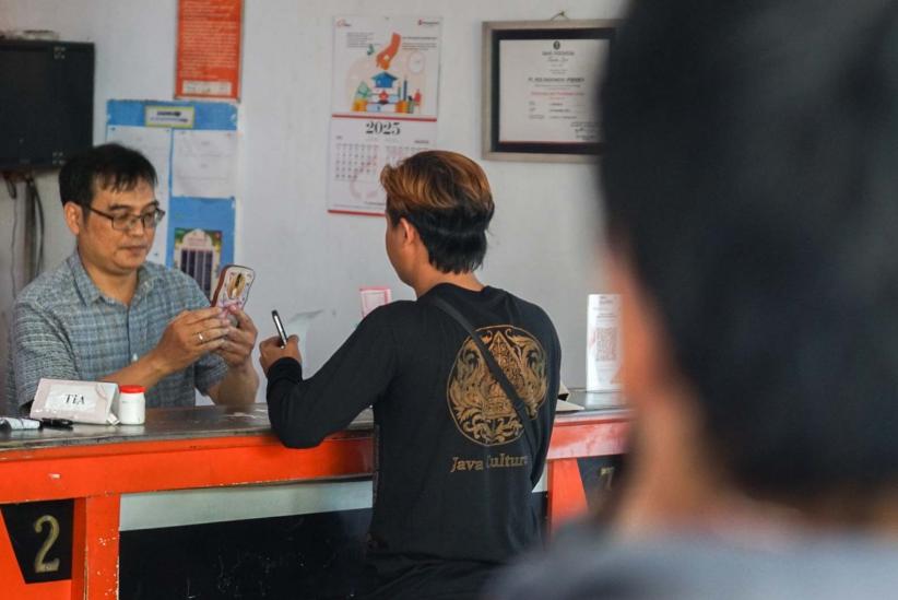 Potret Warga Ambil BSU Rp600.000 di Kantor Pos - Bagian 4