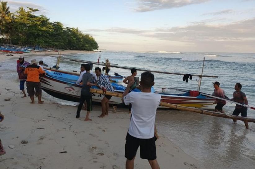 title Selamatkan Istri-Anak, Wisatawan Lampung Tewas Terseret Ombak di Pantai Labuhan Jukung Selamatkan Istri-Anak, Wisatawan Lampung Tewas Terseret Ombak di Pantai Labuhan Jukung